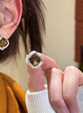 秋冬咖金交织方糖氛围感耳钉女法式日常佩戴显白气质百搭显脸瘦女