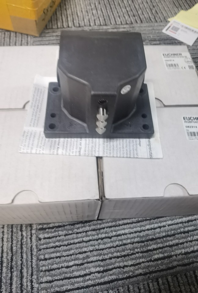 全新原装EUCHNER RGBF03D12-502-M 082313安全开关现货5台 - 图2
