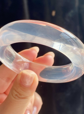 新品上架 天然奶白晶小钢炮手镯 有蓝光 室内拍摄 净体54.3mm