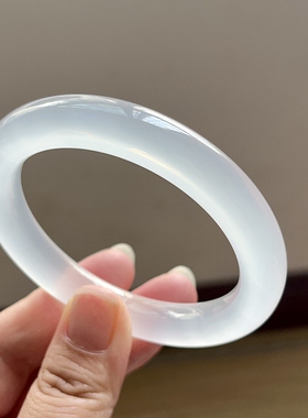 新品上架 天然奶白晶手镯 女款 室内自然光拍摄 全净体56mm