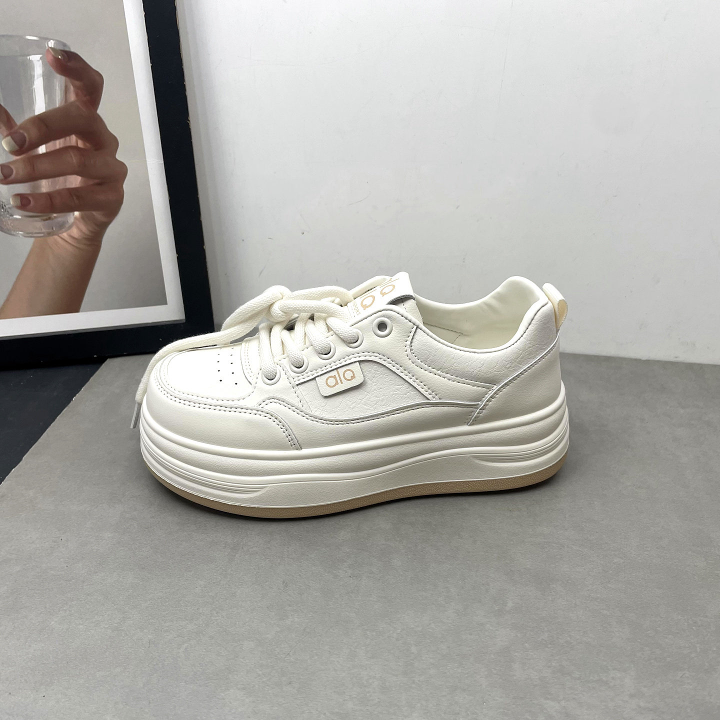 2026春季新款休闲小白鞋圆头深口系带增高厚底轻便时尚女单鞋板鞋,淘宝优惠券,粉丝福利购,淘宝优惠卷