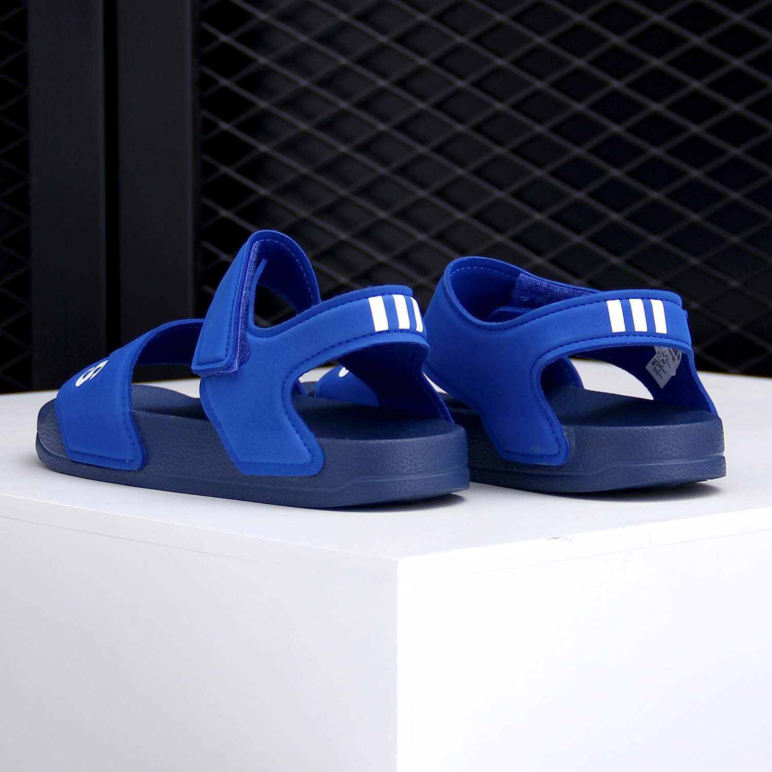 Adidas/阿迪达斯正品ADILETTE SANDAL K 大童训练运动凉鞋 EG2133 - 图1