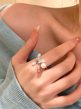 轻奢蝴蝶珍珠戒指女开口可调节气质高级感时尚指环