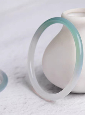 绿玛瑙半山半水玉髓手镯绿美人镯