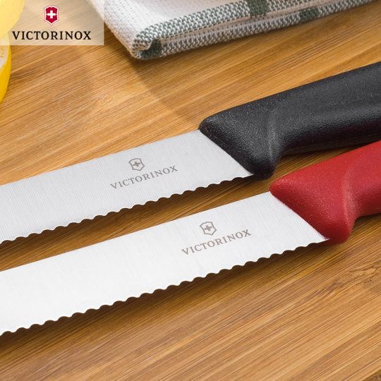 维氏瑞士军刀西式厨房刀具6.7833红黑色西餐面包香肠水果刀锯齿刃