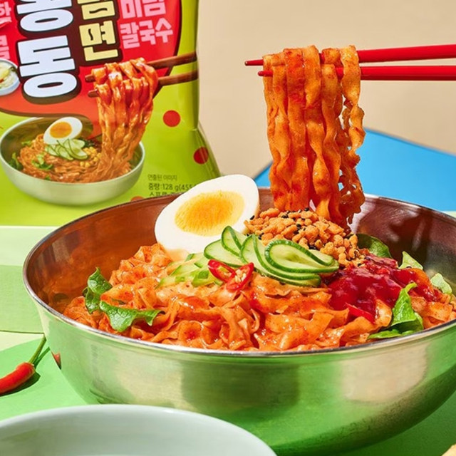 Bian Baekhyun’s same Nongshim sweet and spicy noodles with shaved noodles