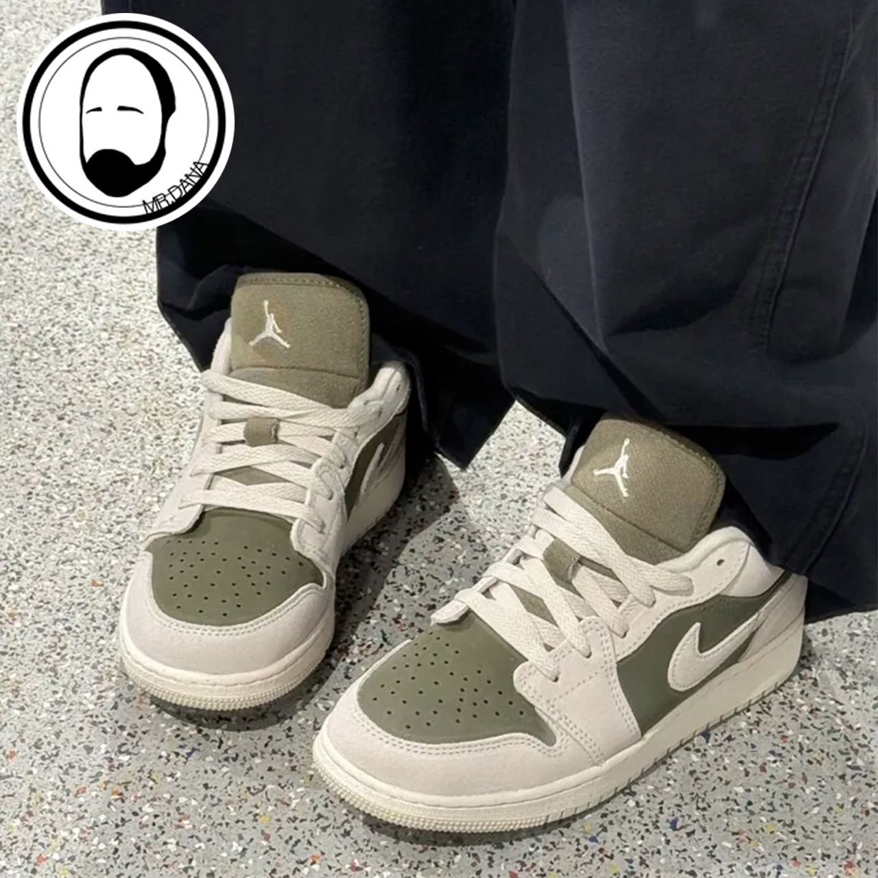 Nike耐克Air Jordan 1 SE灰绿女子百搭运动篮球鞋HV4396-201 - 图2