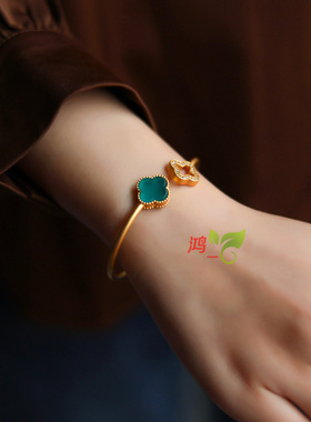 四叶草微镶锆石时尚风轻奢款手镯