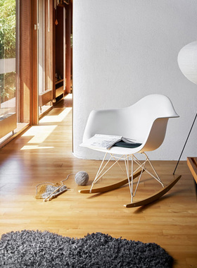 瑞士Vitra 伊姆斯扶手摇椅 Eames plastic armchair rar 创意设计