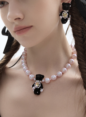 BING粉色珍珠毛绒黑色小熊项链