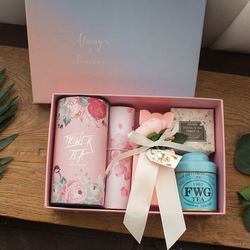 hadiah hari jadi untuk perempuan