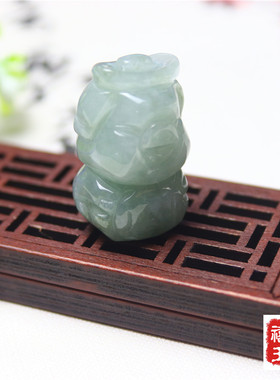 天然翡翠玉石人工雕刻A货立体可爱生肖猪玉器挂件吊坠玉髓批发