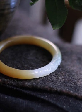 慢屋已结缘珍藏且末玉镯子