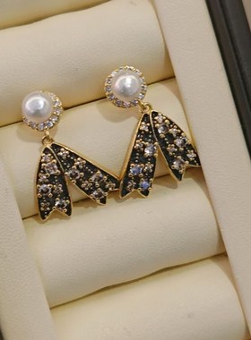 香港壹刻珠宝 天然淡水珍珠黑色飘带耳钉配专柜礼盒+礼袋