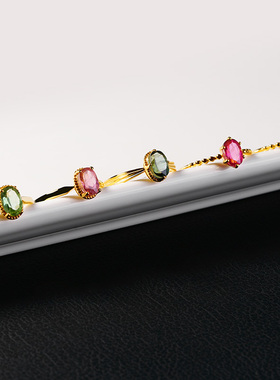 金镶嵌戒指和嘉裕碧玺时尚女