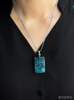 和嘉裕天然海蓝宝吊坠透体国风双面雕刻花鱼九尾灵狐项链男女正品
