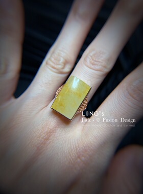 *吉祥玉易坊*18K玫瑰金 籽料长型黄皮撒金 仿古花窗镂空  大戒指