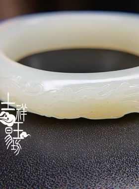 *吉祥玉易坊*新疆和田籽料  黄皮  有凤来仪   雕花贵妃镯52-53