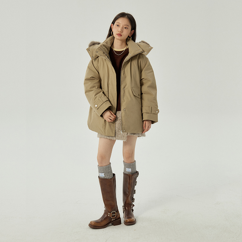 omont蛋挞家 90白鸭绒巴恩风羽绒服女冬季保暖连帽毛领工装派克服 - 图0