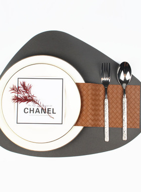 意式简约轻奢样板房餐厅餐桌摆台