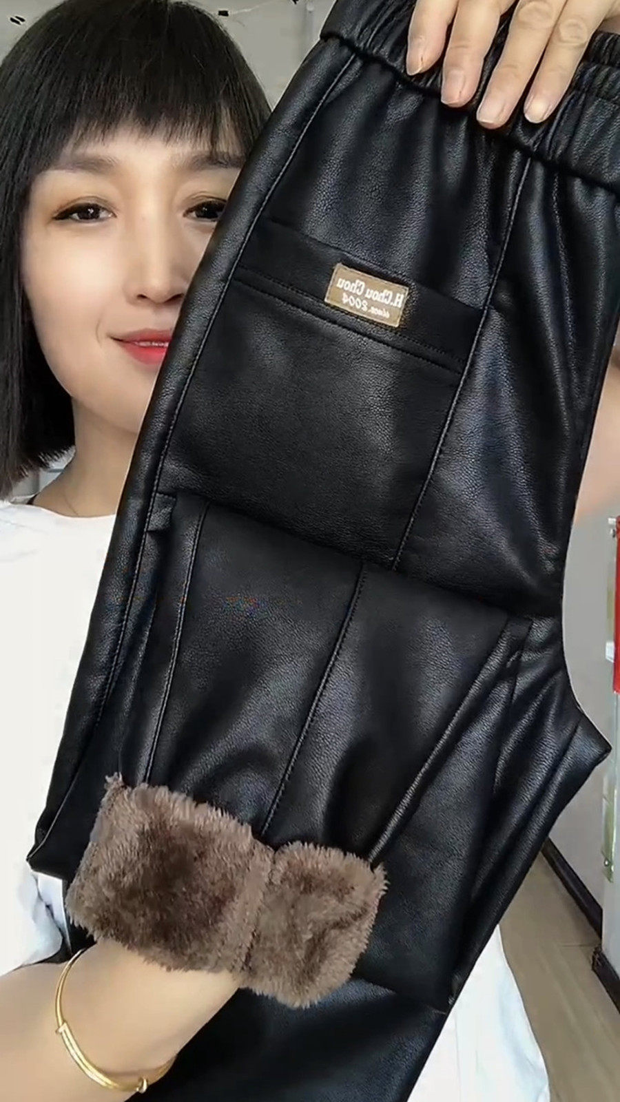 2025秋冬休闲显瘦百搭PU女裤加绒女皮裤不加绒抗风直筒束脚黑裤,淘宝优惠券,粉丝福利购,淘宝优惠卷