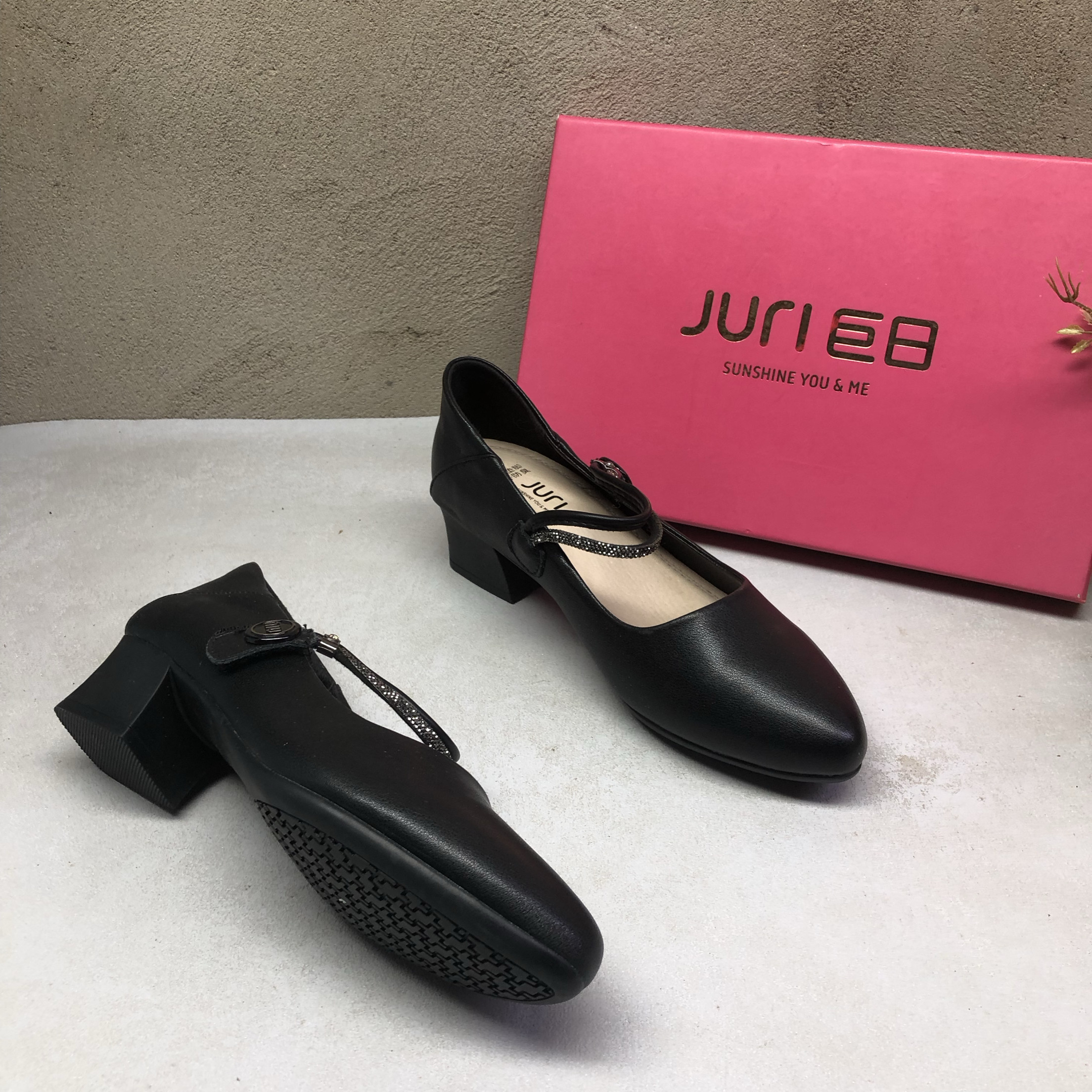 真皮3W0195黑色粗跟一字带魔术贴水钻软底浅口玛丽珍单鞋时尚百搭,淘宝优惠券,粉丝福利购,淘宝优惠卷