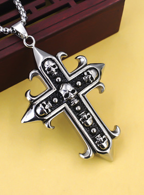 骷髅头造型尖头十字架男士吊坠个性朋克风嘻哈街头百搭不锈钢项链