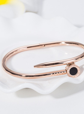 日韩风开口罗马数字钛钢钉子手镯