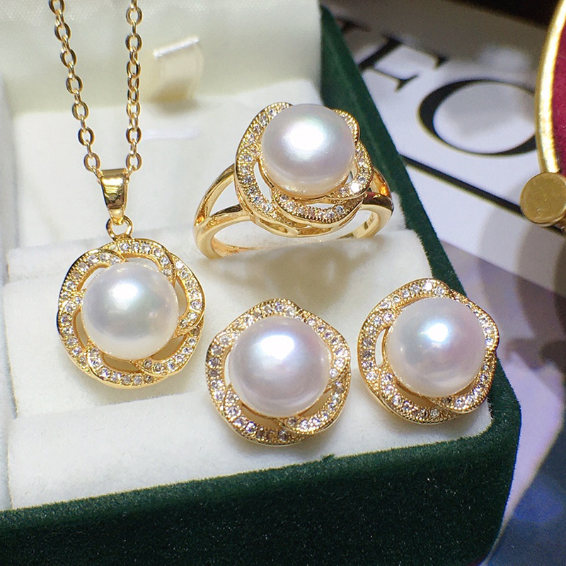 Necklace and earrings three-piece women's fashion set with real pearls