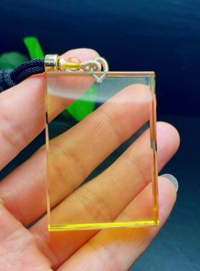 天然巴西黄水晶平安无事牌吊坠毛衣链男士女款素面方牌挂坠饰品