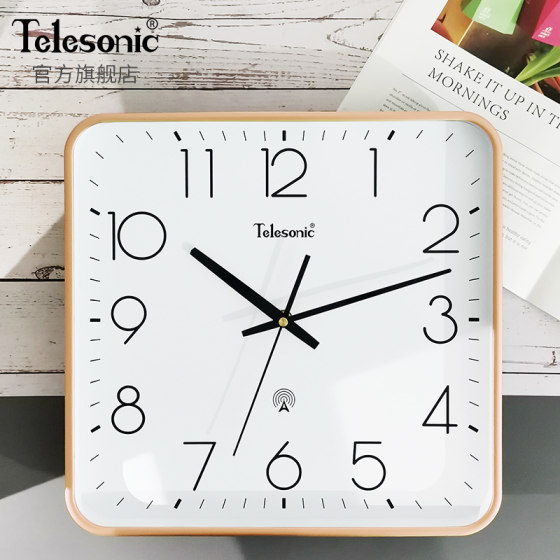 Uranus home square radio clock