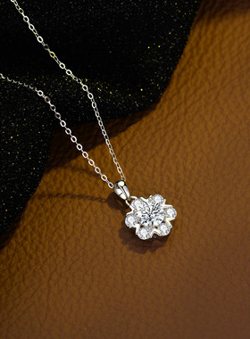 S925纯银浪漫雪花项链满钻吊坠爆闪轻奢气质百搭锁骨链八心八箭款