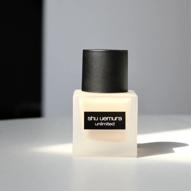 Shu Uemura ຕຸກກະຕາຮູບສີ່ຫຼ່ຽມມົນຂະໜາດນ້ອຍຕິດທົນດົນ