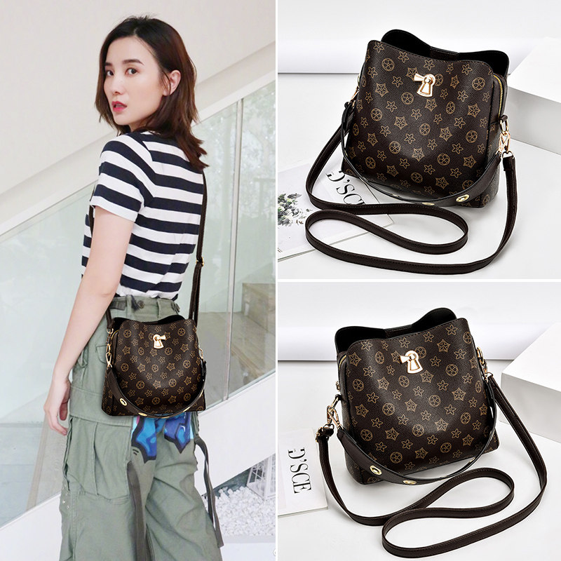 高级感夏季2020新款潮网红水桶包 丹妮芙女士包袋