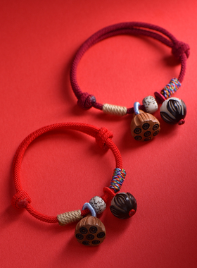 本命年手工编织桃木红绳手链