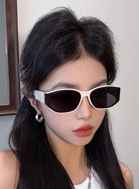 复古高级感曲面屏设计猫眼墨镜