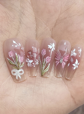 穿戴甲手绘郁金香蝴蝶轻奢高级感