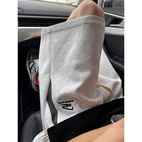 Amerikanische Sport-Shorts Herren Sommer 2025 Neue lose High Street Kontrast Stickerei Trendy Brand Casual Fünf-Punkte-Hosen Männer
