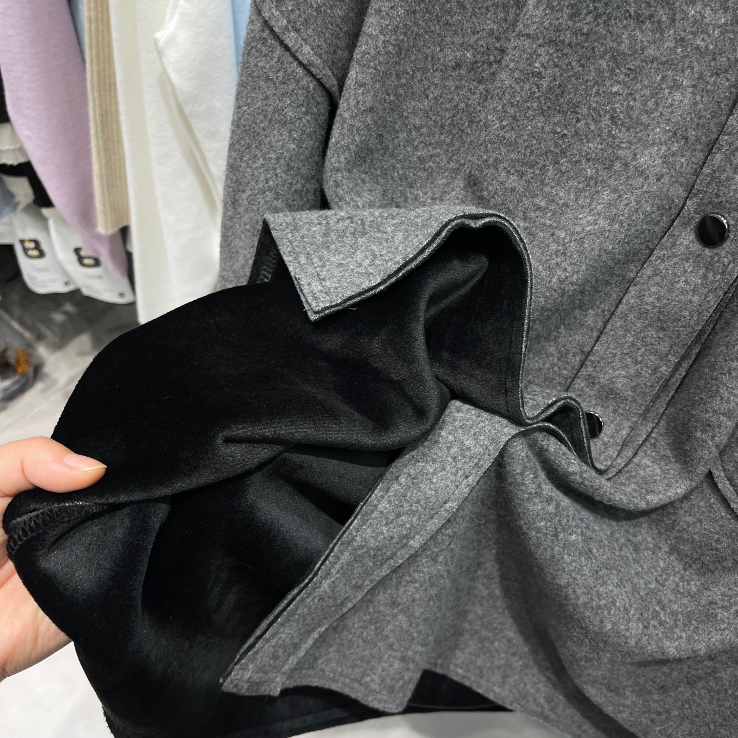 2025秋冬新款时尚宽松百搭加绒外套女简约圆领中长款气质毛呢上衣 - 图3