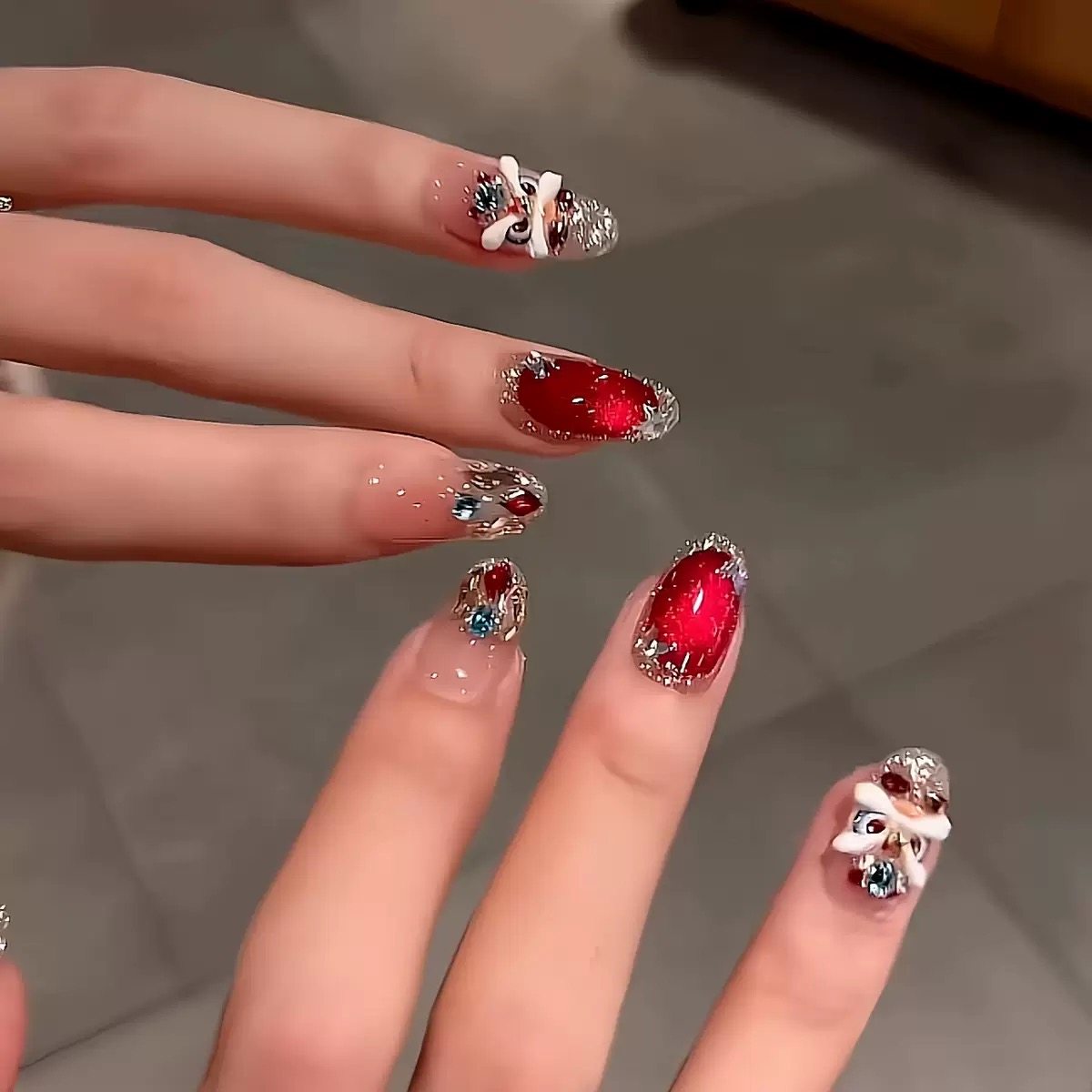 【万事大吉】新年纯手工醒狮穿戴甲红色猫眼碎钻高级感显白美甲贴,淘宝优惠券,粉丝福利购,淘宝优惠卷