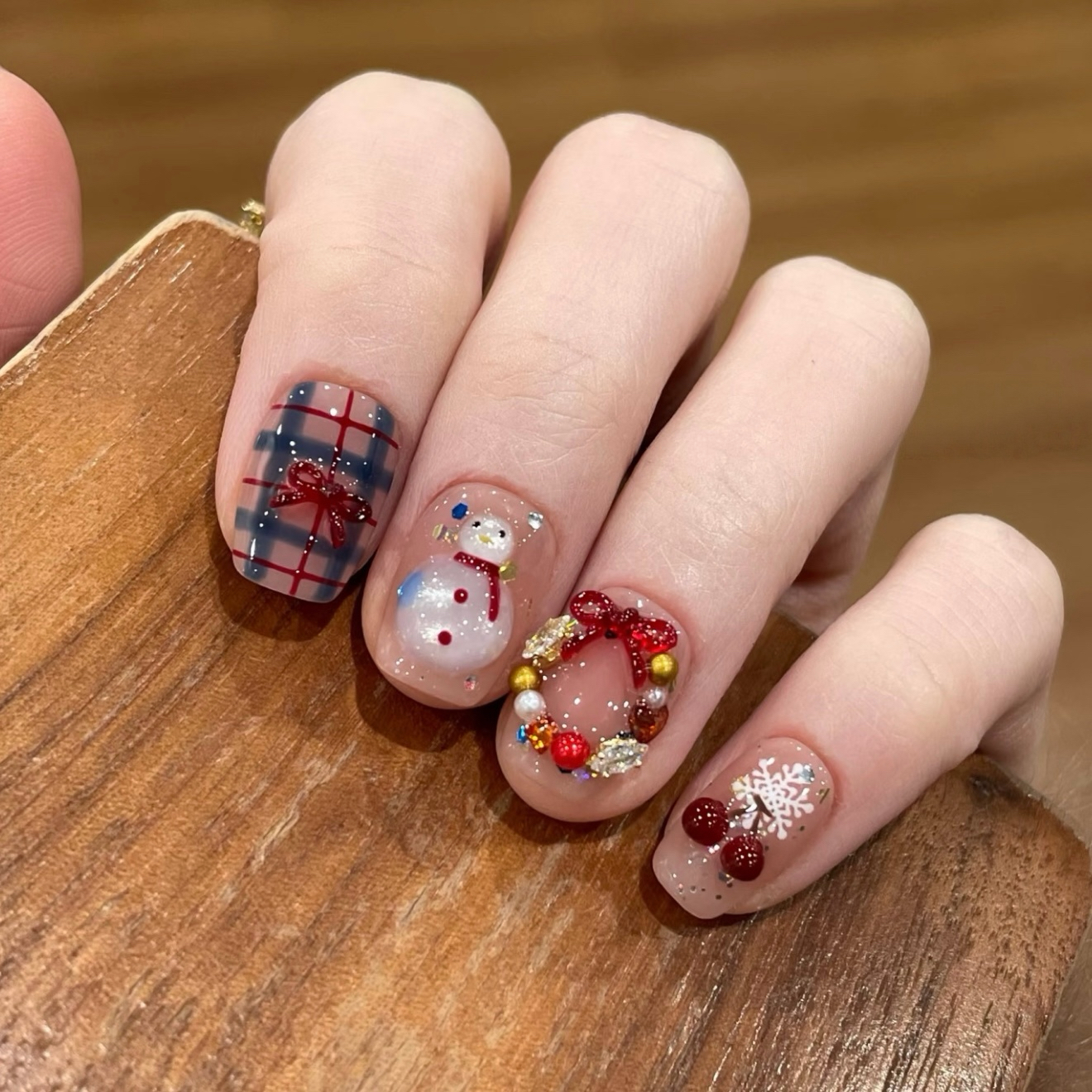 【雪趣童梦】圣诞氛围感美甲立体猫眼小雪人可爱显白纯手工穿戴甲 - 图3