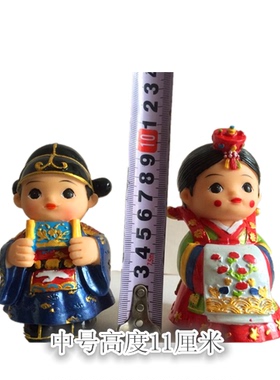 树脂朝鲜族新郎新娘卡通风摆件