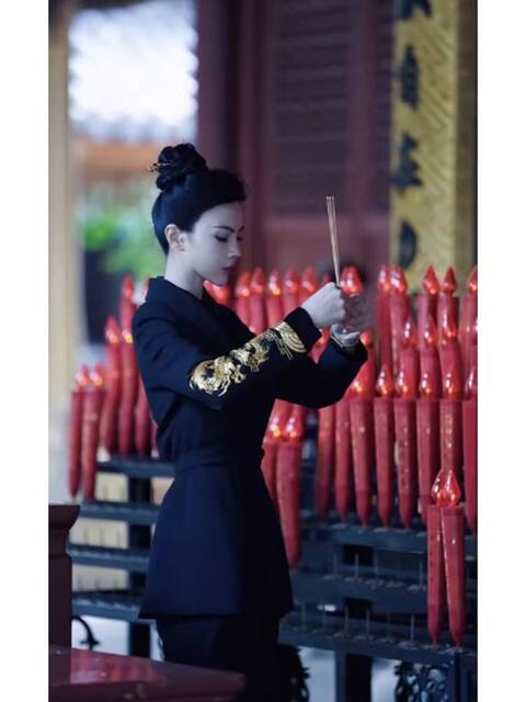 ຖັກແສ່ວແບບລະດັບຊາດລະດັບສູງທີ່ມີຄວາມສາມາດ temperament ເຄື່ອງນຸ່ງຜູ້ຍິງລະດັບສູງແສງສະຫວ່າງຫລູຫລາແບບ goddess ລະດັບສູງມືອາຊີບຊຸດສີດໍາເຄື່ອງນຸ່ງຜູ້ຍິງ