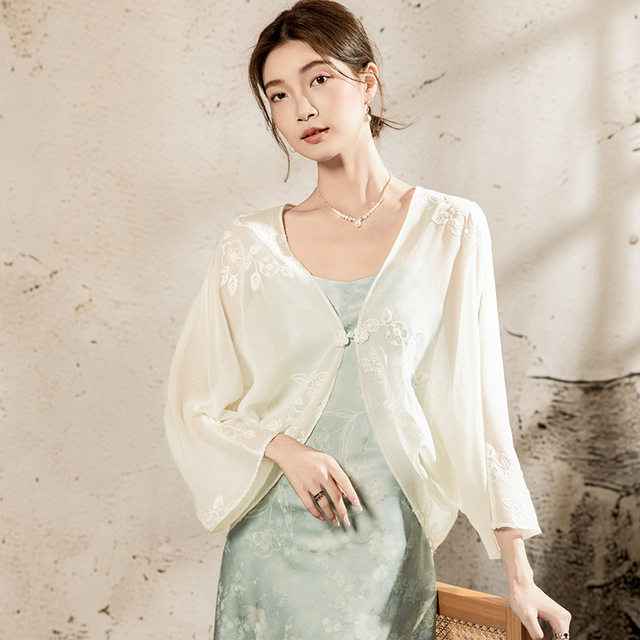 ເສື້ອຢືດເສື້ອຍືດຄໍ V-neck ແບບແຫ່ງຊາດທີ່ມີແຂນ bat ວ່າງ 2026 ລະດູໃບໄມ້ປົ່ງແລະລະດູຮ້ອນປົກປ້ອງແສງແດດຂອງຜູ້ຍິງແຂນເກົ້າໄຕມາດ embroidered chiffon