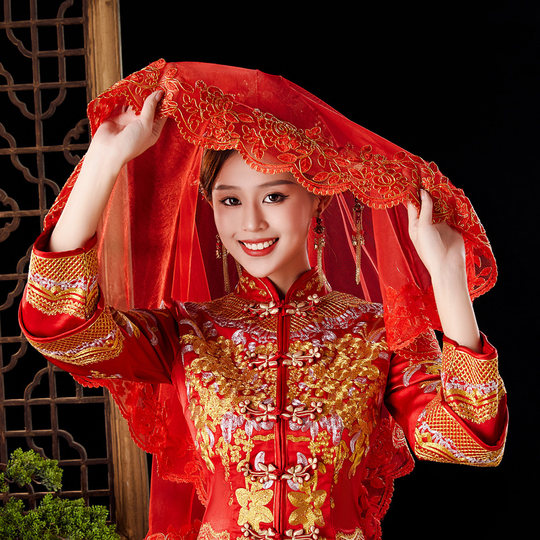 La mariée qui veut se marier, hijab rouge, voile, costume rouge Xiuhe