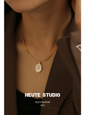 高级感天然淡水母贝椭圆项链