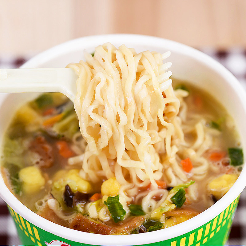 合味道麻辣整箱即食桶装牛肉面 三颗糖食品方便面/拉面/面皮