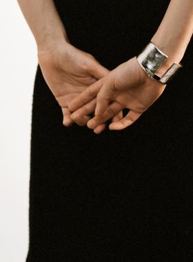 ABOAB SURROUND系列Onyx Hinged手镯原创设计925银厚镀金镶黑玛瑙