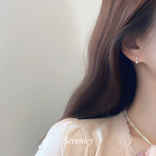 七与 星空 睡觉免摘耳钉925纯银迷你锆石渐变小巧通勤耳圈耳扣 - 图1