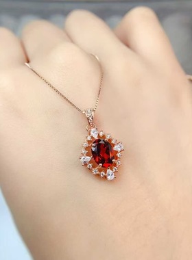 新款天然石榴石吊坠925银镶嵌红色宝石女简约时尚饰品礼物送女友